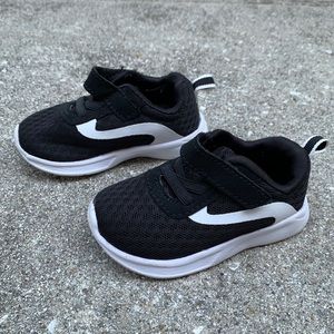 Wonder Nation Velcro baby shoe